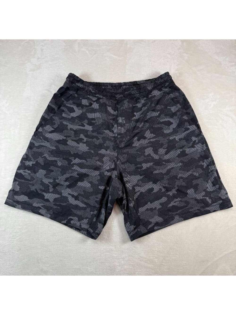 Lululemon Mens M Pace Breaker Shorts Black Camo Linerless Performance